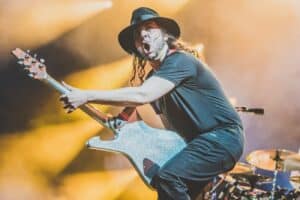 “Il y a bien un morceau caché à la fin de l’album Toxicity… mais” : Daron Malakian (System Of A Down) corrige enfin une erreur vieille de 20 ans
