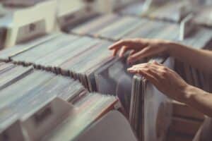 “On a tué le disque” : Doc McGhee (manager de Kiss) démonte 25 ans d’erreurs dans l’industrie musicale