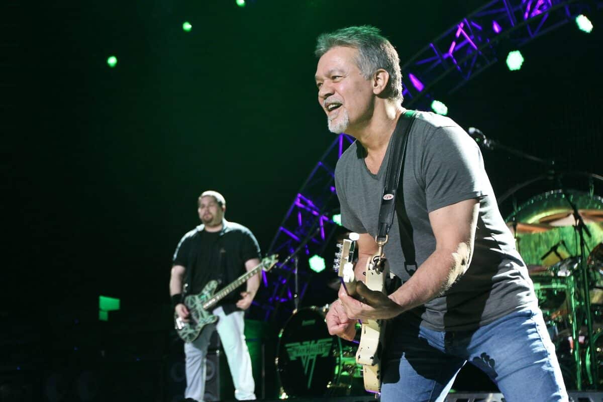 « Quand on perd quelqu’un d’aussi proche et qu’on ne ressent plus rien, on décroche » : Wolfgang Van Halen dit avoir perdu la foi après la mort de son père