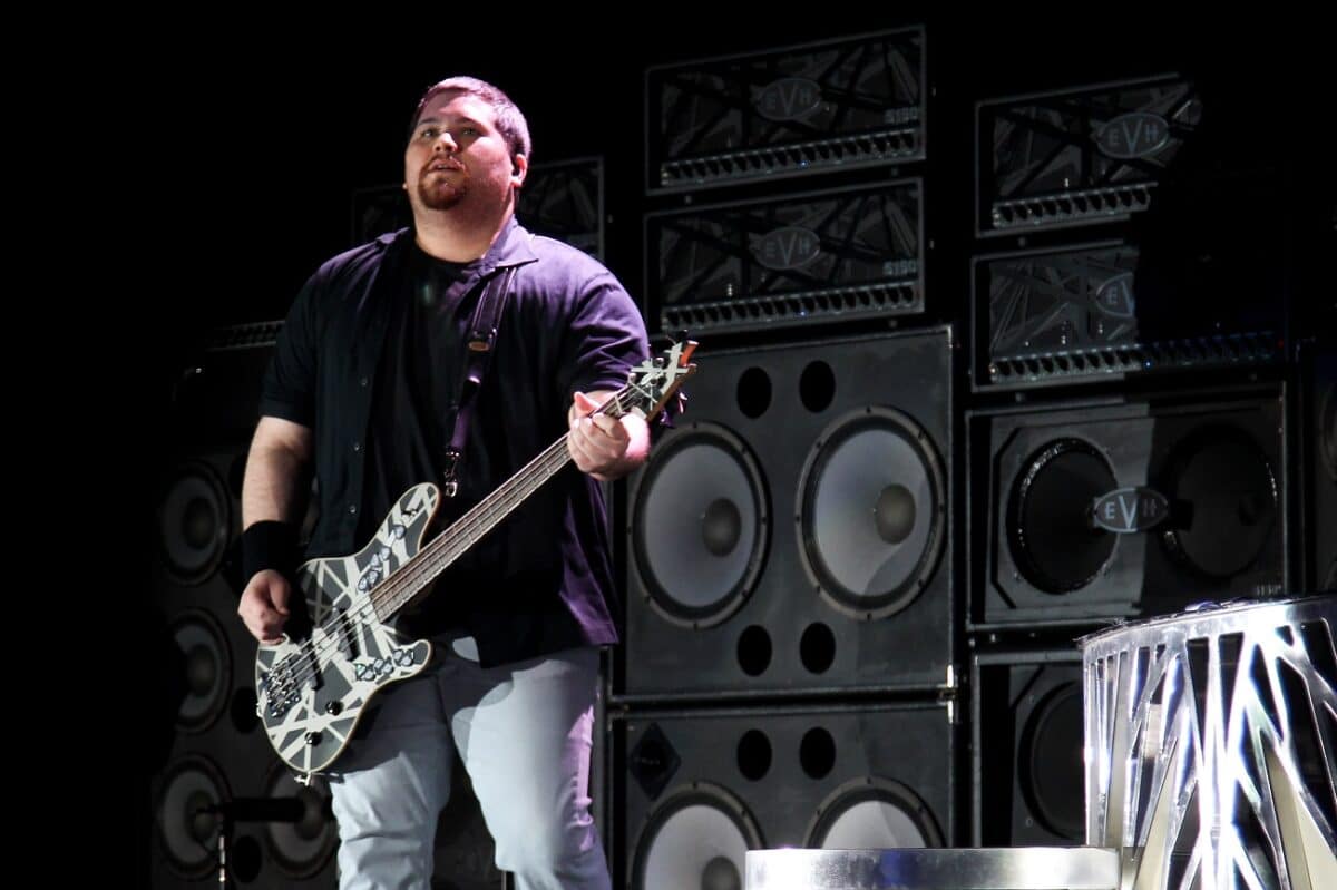 Wolfgang Van Halen change son nom sur Twitter en « Wolfgang Led Zeppelin », suite à la plainte d&rsquo;un fan qui lui reproche de profiter du nom « Van Halen »