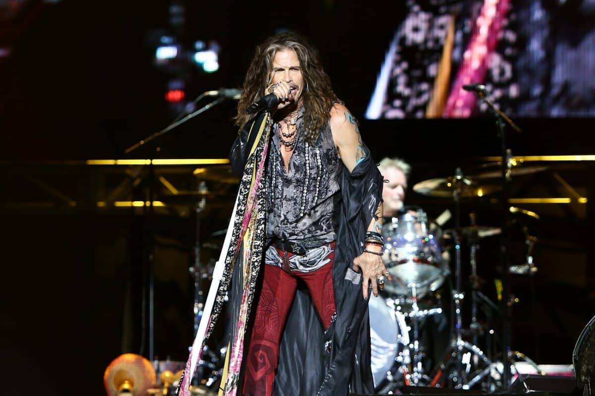 Aerosmith donne le coup d&rsquo;envoi de sa tournée d&rsquo;adieux, Peace Out (setlist et vidéos)