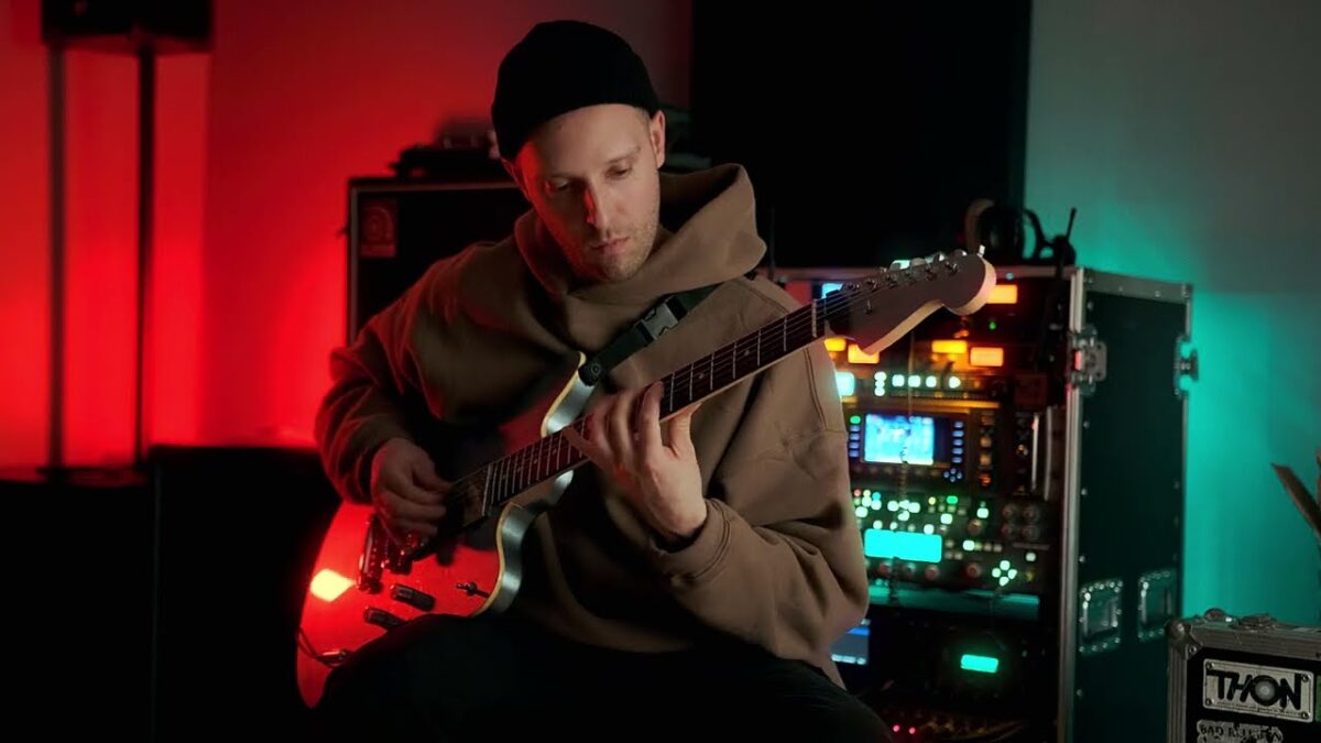Regardez les guitaristes de Landmvrks jouer Death !