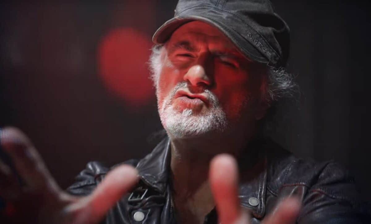 Un chanteur qui a refusé d&rsquo;auditionner pour AC/DC en 1980 s&rsquo;exprime sur sa décision des décennies plus tard : « Je ne changerais rien »