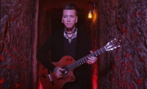 DJ Ashba clarifie sa déclaration sur Buckethead qui « enlevait le côté cool » de Guns N&rsquo; Roses