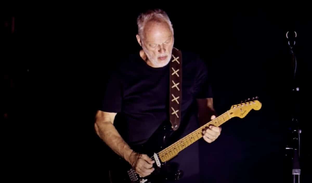 David Gilmour (Pink Floyd) : sa mythique Stratocaster devient la guitare la plus chère du monde (14,5 millions)
