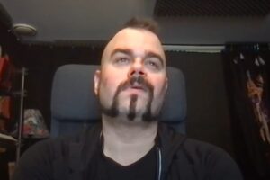 Le chanteur de Sabaton dit qu&rsquo;il ne voulait pas être chanteur : « C&rsquo;est une longue histoire… »
