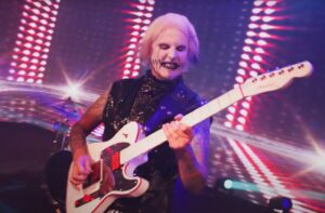 “C’est votre téléphone, faites-en ce que vous voulez” : John 5 (Mötley Crüe) prend le contre-pied total