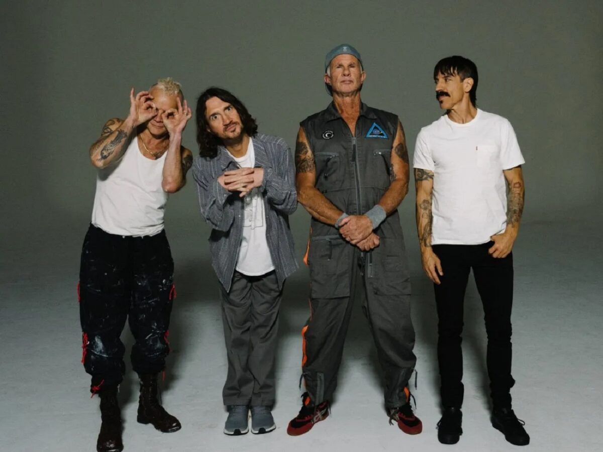 Flea et John Frusciante, membres des Red Hot Chili Peppers, sont « germophobes », révèle Patrick Carney, membre des Black Keys