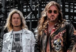 Chris Jericho de Fozzy est « l&rsquo;un des cinq meilleurs frontmen » au monde, selon le guitariste du groupe