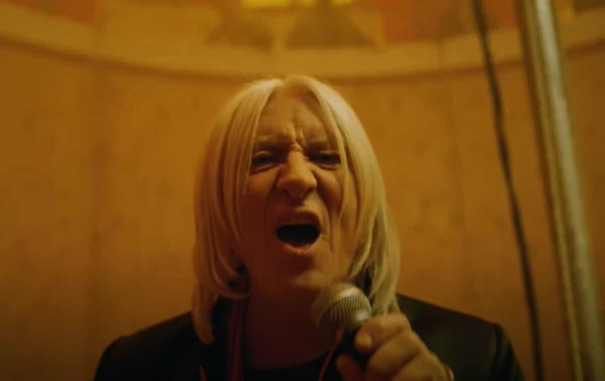 Joe Elliott revient sur la collaboration de Def Leppard avec Taylor Swift : « Ça sonne toujours bien »