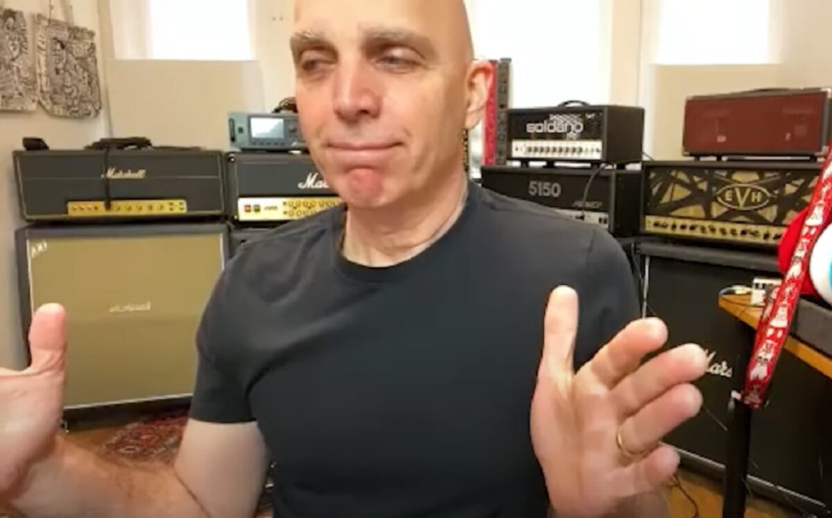 « Les guitaristes modernes manquent d’espace pour s’exprimer » : Joe Satriani critique l’impact des réseaux sociaux sur les guitaristes d’aujourd’hui
