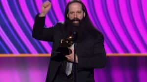 Dream Theater remporte le Grammy de la « Meilleure performance Metal » pour The Alien : « Aux fans de prog et de metal, restez fidèles à votre art »