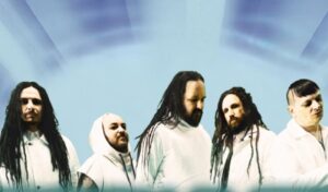 Regardez Korn chanter I Want It That Way des Backstreet Boys