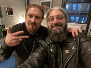 James LaBrie de Dream Theater se dit heureux de s&rsquo;être réconcilié avec Mike Portnoy : « C&rsquo;est le genre de monde dans lequel je veux vivre »