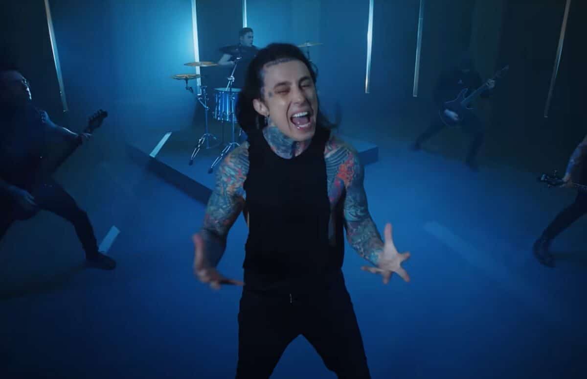 Falling In Reverse se moque de la « controverse des pistes d&rsquo;accompagnement » sur la scène d&rsquo;un festival