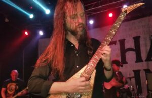 All That Remains : La mort suspecte du guitariste, Oli Herbert, fait l&rsquo;objet d&rsquo;un nouveau reportage télévisé dans le Connecticut