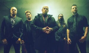 Bad Wolves célèbre la sortie de l&rsquo;EP Sacred Kiss en publiant une version retravaillée de la chanson éponyme avec Aaron Pauley d&rsquo;Of Mice & Men
