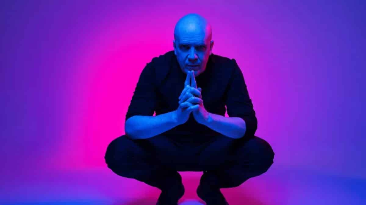 « Ce projet m&rsquo;a demandé tout ce que j&rsquo;avais » : Enfin, Devin Townsend présentera l&rsquo;ambitieux The Moth à la fin du mois