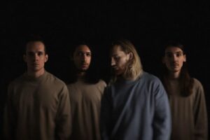 Invent Animate déchaîne sa fureur sonore avec Sleepless Deathbed