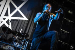 Ingested publie la vidéo de With Broken Wings : « Le clip a été filmé en une seule prise et au beau milieu d’une rue »