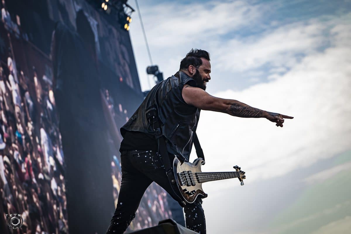 John Cooper, le leader de Skillet, est convaincu que l&rsquo;Amérique « est au bord du gouffre » : « Malheur à ceux qui échangent le bien contre le mal et le mal contre le bien »