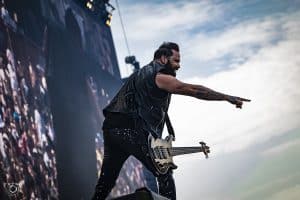John Cooper, le leader de Skillet, est convaincu que l&rsquo;Amérique « est au bord du gouffre » : « Malheur à ceux qui échangent le bien contre le mal et le mal contre le bien »
