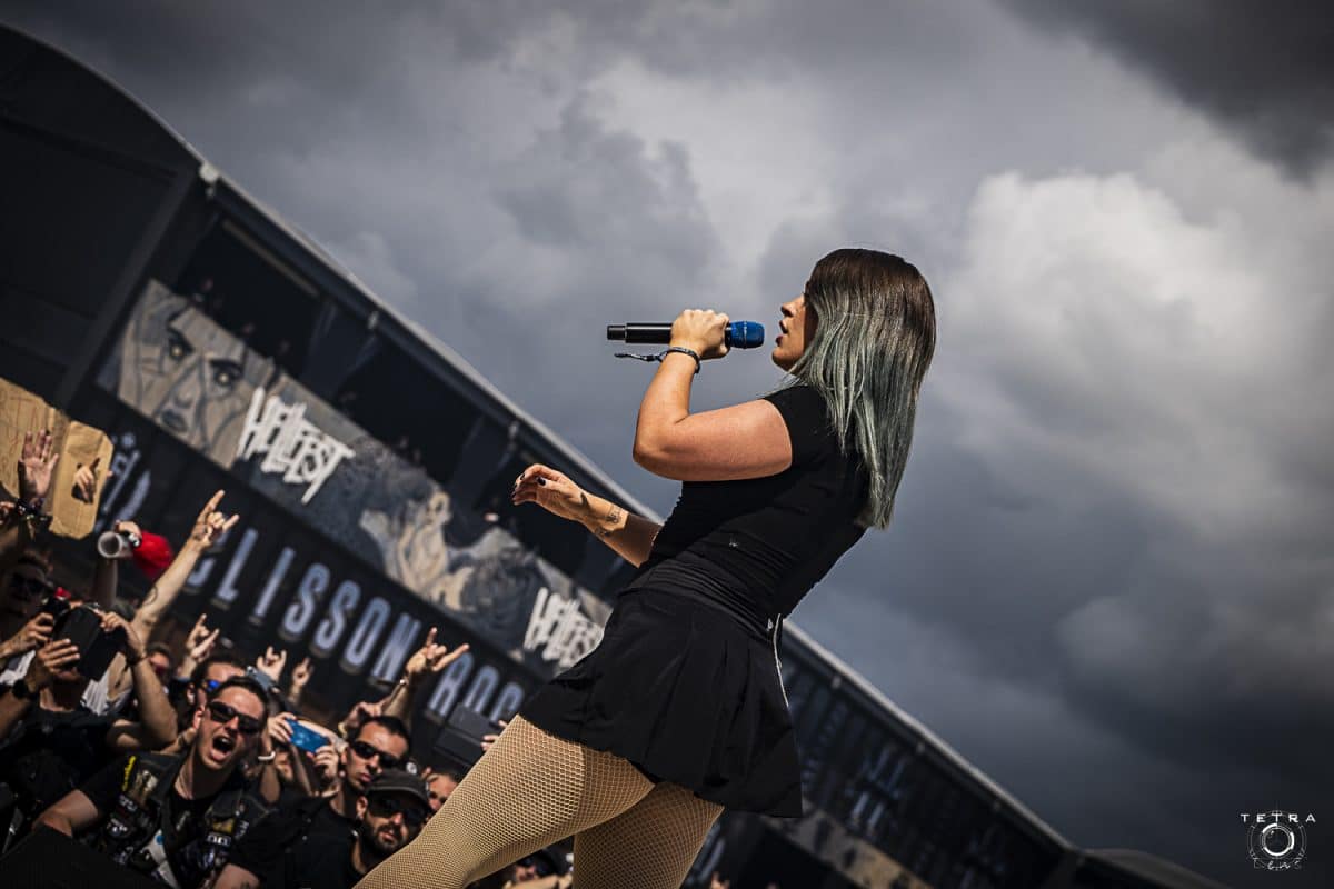 Courtney LaPlante de Spiritbox dit qu&rsquo;avoir 700 000 auditeurs mensuels sur Spotify « ne permet pas de payer ses factures »