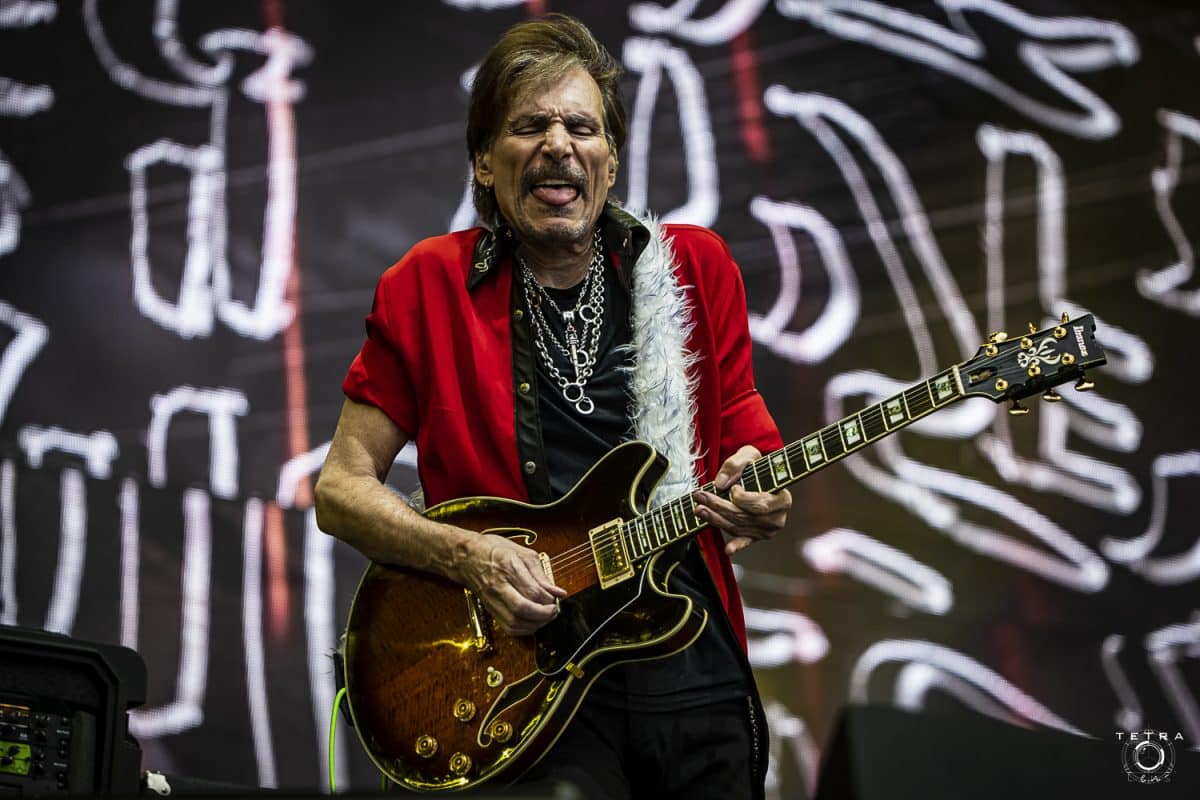 Steve Vai encense Pete Thorn, un guitariste « sous-estimé » avec un style « magnifique »