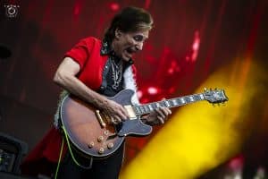 “Ils me scotchent… mais” : Steve Vai critique les shredders des réseaux sociaux
