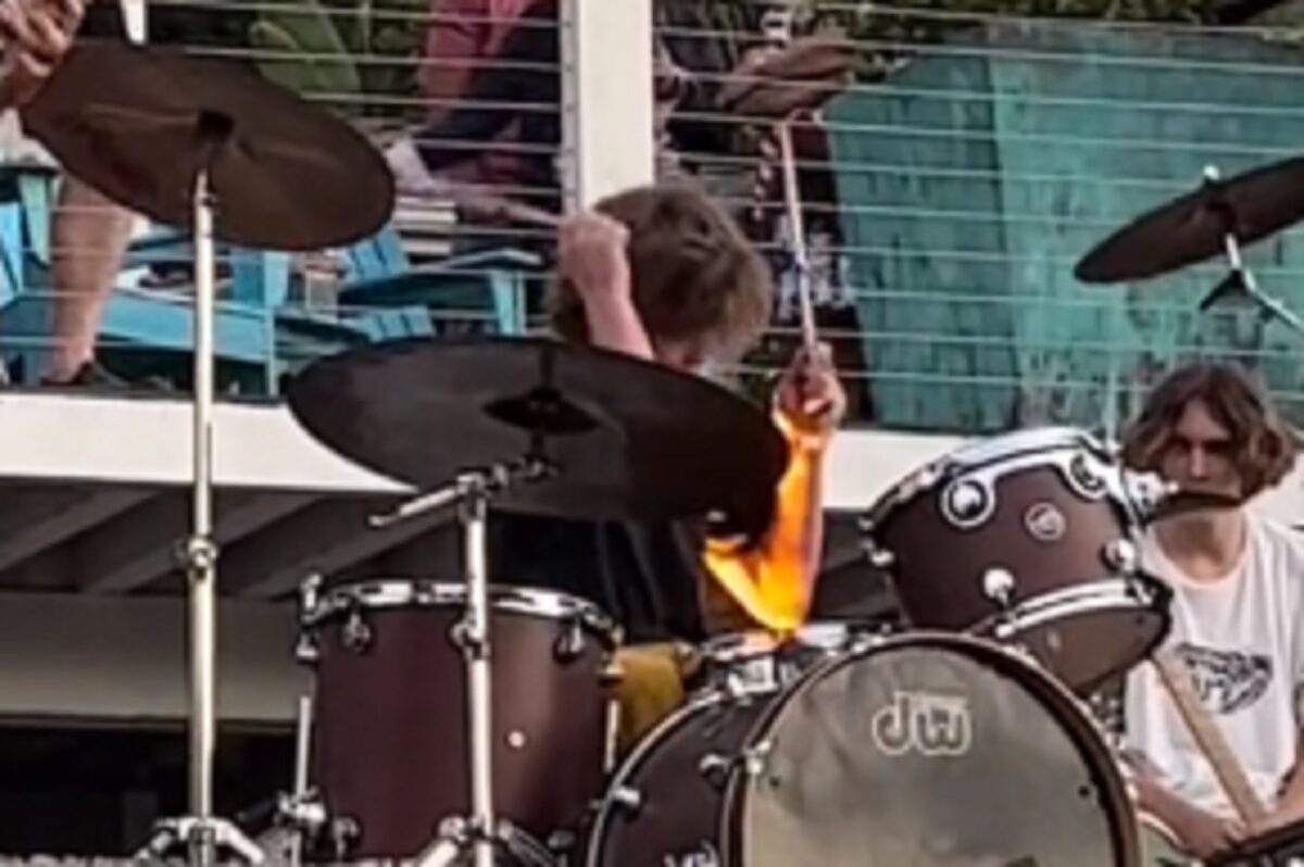 Le fils de Taylor Hawkins a rendu hommage à son défunt père en jouant My Hero des Foo Fighters en direct