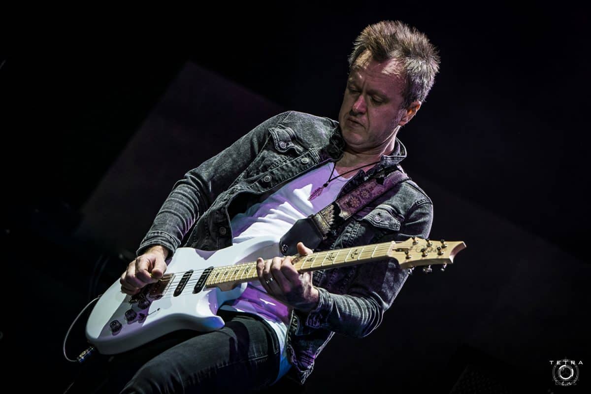 « Si je peux jouer aussi bien à son âge, je serai heureux » : Simon McBride défend Ritchie Blackmore après les retrouvailles de Deep Purple