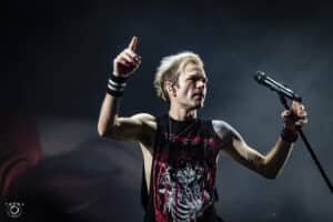« Je ne lui dois rien » : Deryck Whibley de Sum 41 accuse son ancien manager d’abus dans ses nouvelles mémoires