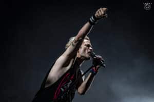 Deryck Whibley, de Sum 41, est sorti de l&rsquo;hôpital après avoir été soigné pour une pneumonie