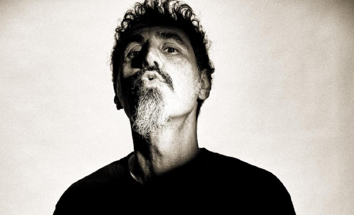 Serj Tankian de System Of A Down publie la vidéo de son nouveau single, Pop Imperialism