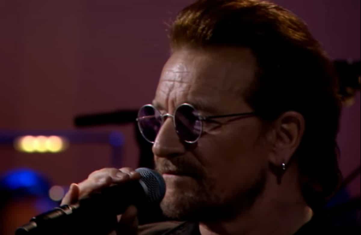 « Les frontmen ne sont pas connus pour être humbles, mais aujourd’hui, je l’étais » : Bono, le chanteur de U2, reçoit la Médaille de la Liberté des mains de Joe Biden