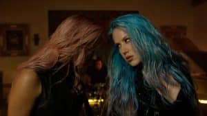 Nita Strauss s&rsquo;associe à Alissa White-Gluz d&rsquo;Arch Enemy pour son nouveau single, The Wolf You Feed