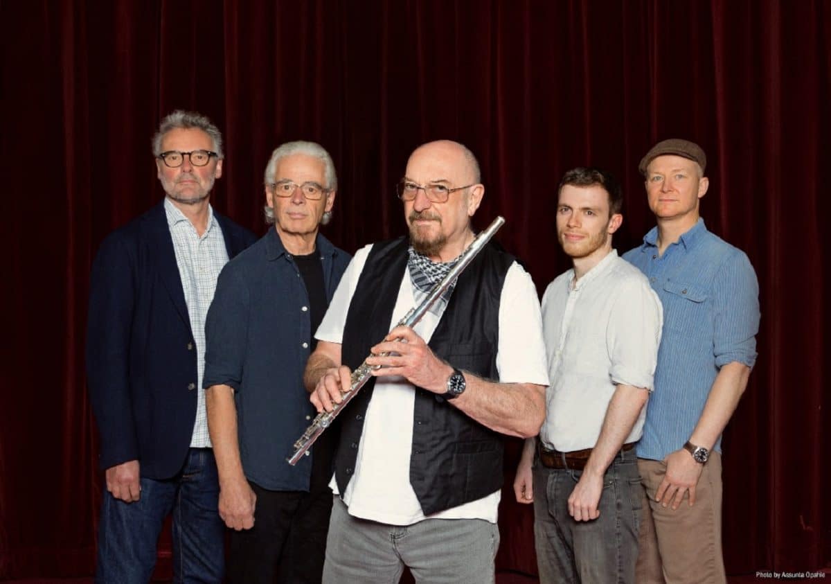 Jethro Tull sort une nouvelle chanson de RökFlöte, Hammer On Hammer