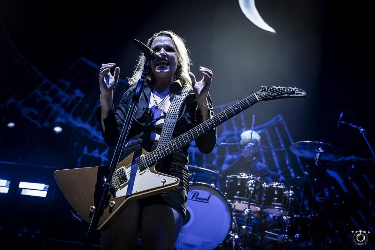 Certains acteurs de l&rsquo;industrie musicale voulaient que Lzzy Hale abandonne son groupe (Halestorm) et son frère pour devenir une « pop star »