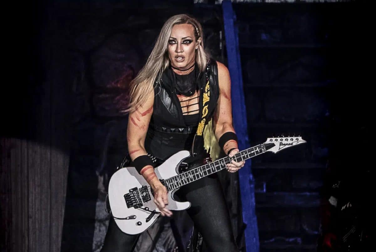 Nita Strauss dévoile les détails de son album solo rempli d&rsquo;invités de marque !