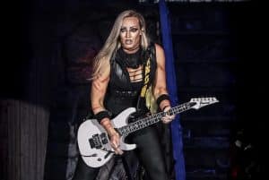 « Soilwork, At The Gates… Ça me motive vraiment » : la playlist muscu de Nita Strauss