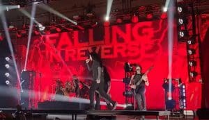Ronnie Radke explique pourquoi Falling In Reverse a annulé deux de ses récents concerts ; et répond à ses détracteurs