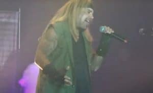 Regardez Vince Neil interpréter quelques chansons de Mötley Crüe en direct avant la tournée européenne du groupe