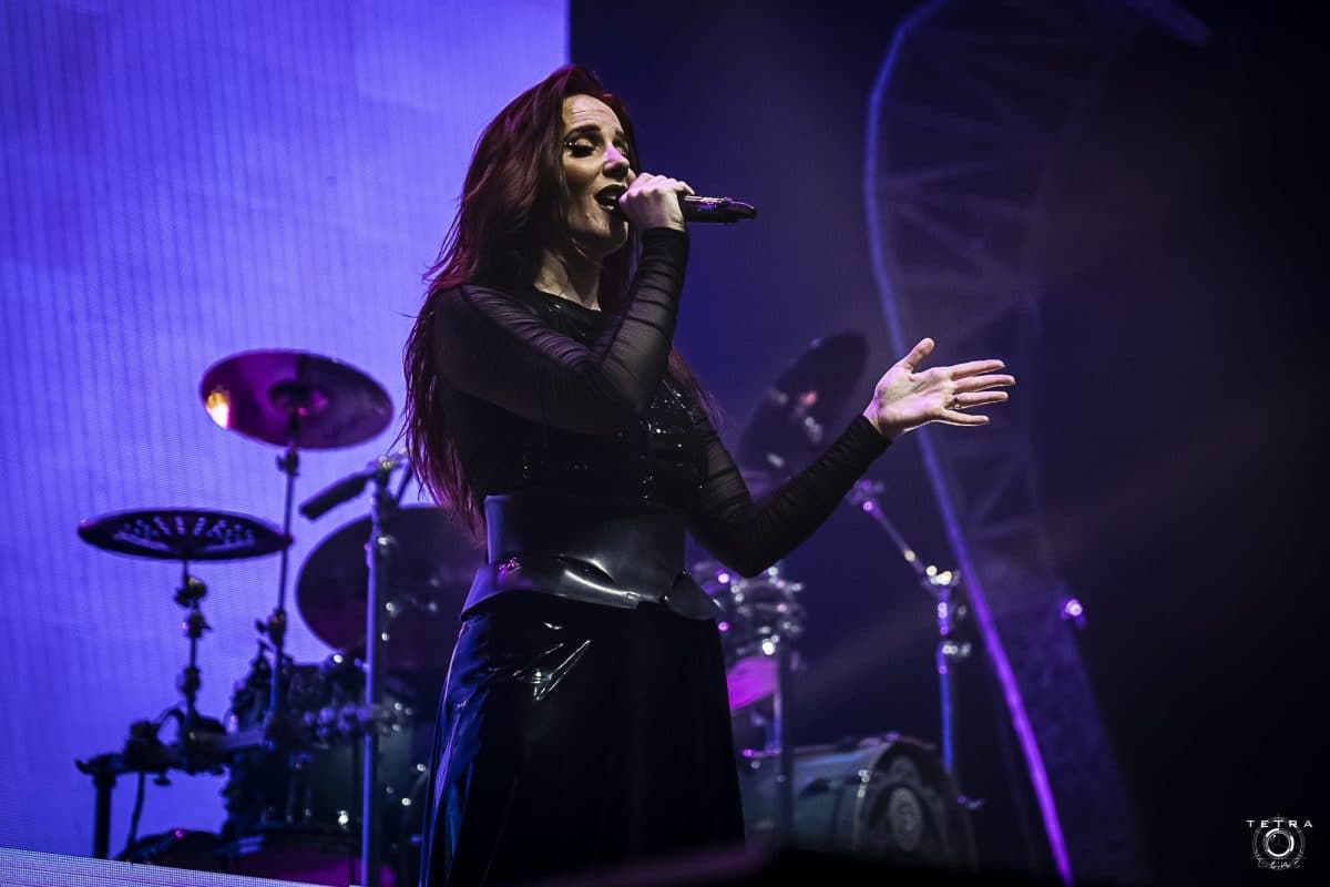 Simone Simons d&rsquo;Epica s&rsquo;aventure en solo avec son premier album, Vermillion