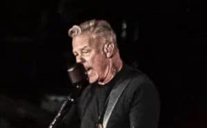 James Hetfield dit que les membres de Metallica sont des « musiciens vraiment moyens » et admet qu&rsquo;il était « très timide » à ses débuts