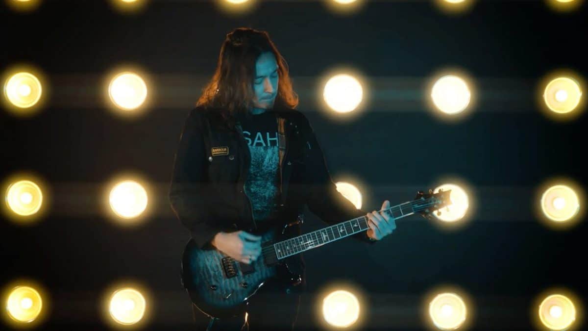 Periphery : Regardez Mark Holcomb jouer les magnifiques riffs de Wax Wings