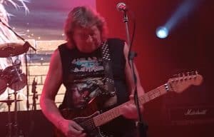 Dennis Stratton, ancien guitariste d&rsquo;Iron Maiden, est « très fier » de sa participation au premier album du groupe : « Il a résisté à l&rsquo;épreuve du temps »