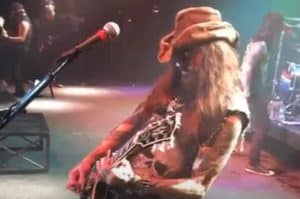 Saliva : Une collecte de fonds a été lancée pour la fille du défunt guitariste Wayne Swinny