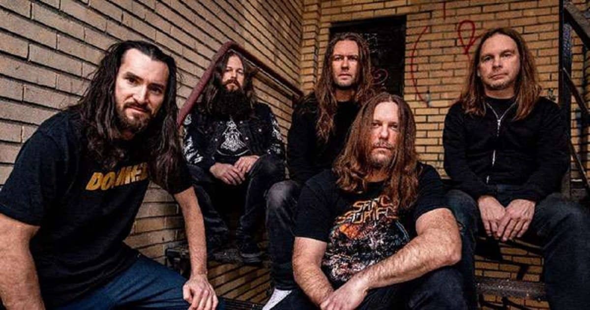 Unearth sort un troisième single, Into The Abyss, accompagné d&rsquo;un clip vidéo