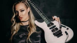 « Ma fille veut une guitare grâce à vous » : la phrase qui a marqué Nita Strauss