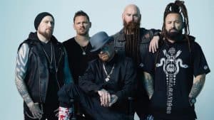 « On a environ 25 titres en cours » : Zoltan Bathory donne des nouvelles du prochain album de Five Finger Death Punch